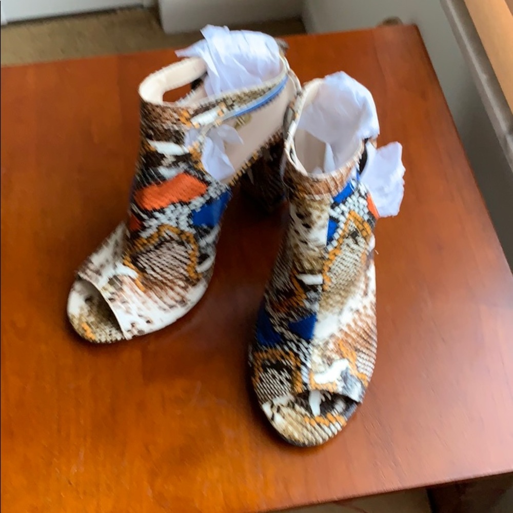 Olie Jolimall snakeskin multicolor peep toe sandal Brand new Size 7 $45